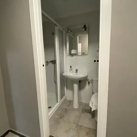 43 Guest house *